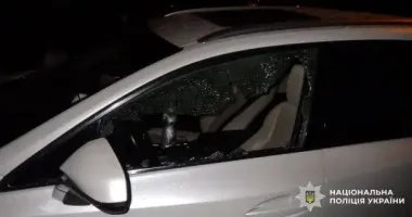 Пограбував сусіда: в Києві чоловік розбив вікно авто і вкрав понад 100 тис. грн