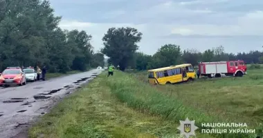 На Полтавщині шкільний автобус з’їхав у кювет: постраждали діти