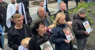 На Житомирщині прощаються з дітьми, які загинули через російський обстріл