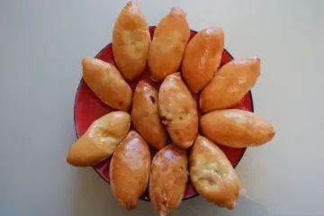 Вкусно – как в детстве: рецепт пирожков с клубникой