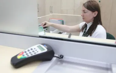 Новые лимиты на перевод денег, повторная ВВК и техосмотр авто: что изменится с 1 июня