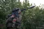 Сидят вдоль трассы: у россиян появилась новая тактика борьбы с украинскими дронами (видео)