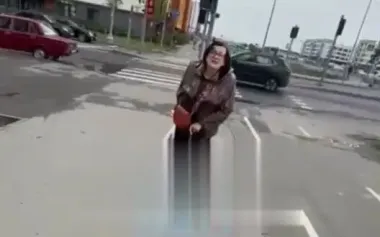 Elderly Russian woman hit migrant from Central Asia with stick: "Do you have citizenship? To SMO! For mincemeat, bitch! If you don’t want to - suitcase, train station, kishlak". VIDEO