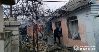 Росіяни обстріляли Херсон і передмістя: поранені чоловік і жінка