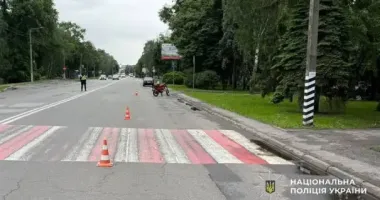 На Полтавщині мотоцикліст збив на переході дівчину і 3-річну дитину