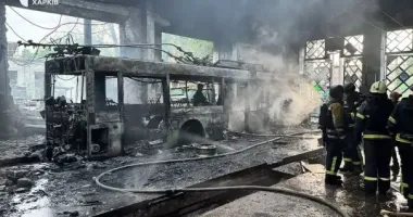 Росіяни масовано атакували Харків безпілотниками: поцілили по тролейбусному депо