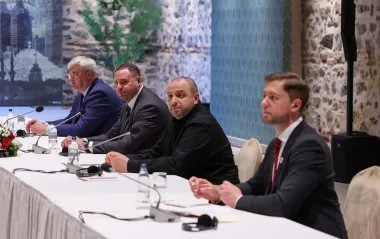 Маневри Путіна і дедлайни Трампа: чи вирішать щось переговори в Стамбулі