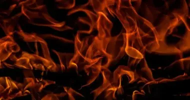 Россияне ударили по объекту инфраструктуры в Запорожье: возник пожар