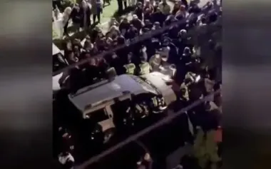 Crowd blocks TCR car in Kamianets-Podilskyi