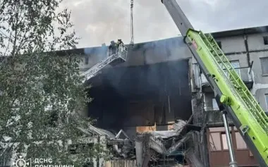 Russian strike on five-storey building in Bilozerske: two people may be trapped under rubble. PHOTOS