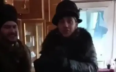 Occupiers dressed up in women’s clothes found in looted house: "Soldiers are serious. We’re going straight to London, gentlemen". VIDEO