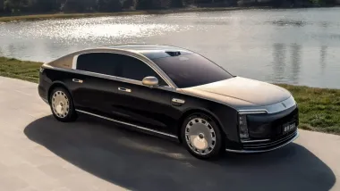 На рынок вышел более доступный конкурент Maybach и Rolls-Royce от JAC и Huawei (фото)