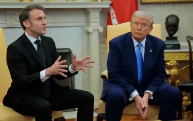 Макрон закликав Трампа ввести санкції проти РФ, якщо вона "не готова до миру"