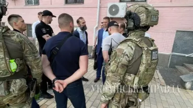 ГБР задержало Емельянова на выходе из Печерского суда, который выпустил его из-под стражи – источник