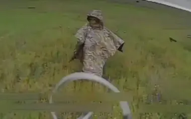 Occupier poorly disguised himself among dragon’s teeth and was eliminated by drone. VIDEO