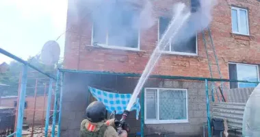 Росіяни атакували Дніпропетровщину понад 30 разів за добу: горіли будинки, потрощені будівлі та авто