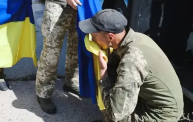 Після полону – у розвалений туалет: як насправді зустрічають та залякують звільнених воїнів ЗСУ