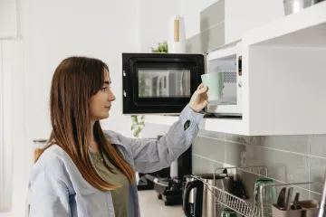 Ни в коем случае: 11 продуктов, которые нельзя ставить в микроволновку