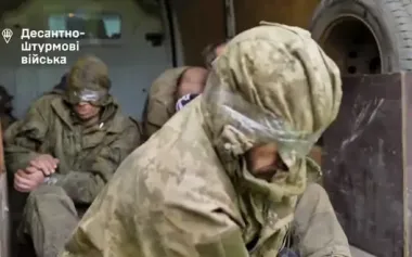 Ukrainian paratroopers captured group of Russian soldiers in Kursk. VIDEO