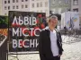 Святослав Вакарчук растрогал встречей с мамой во Львове и очаровал бесплатным выступлением в центре
