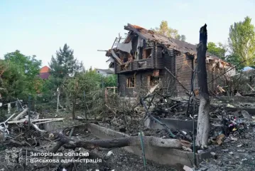 ВС РФ ударили по Запорожью БпЛА: повреждены жилые дома и объекты критической инфраструктуры (фото, видео)