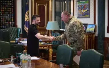 Zelenskyy listened to Maliuk’s report on strikes against Russian airfields: Absolutely brilliant independent achievement by Ukraine. PHOTOS