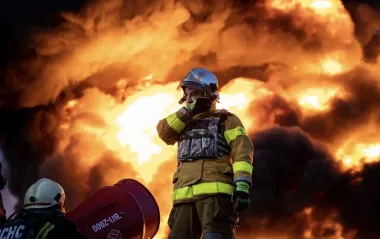 Ворог вдарив по підприємству на Чернігівщині, сталася масштабна пожежа