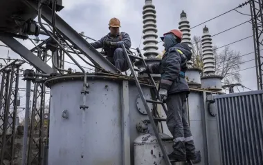 За добу ДТЕК повернув світло для понад 35 тисяч родин після обстрілів