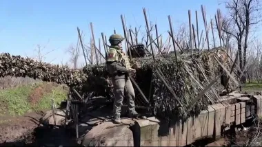 "Как мясо на шампур": в РФ показали танк-еж Т-72 с "суперзащитой" от дронов ВСУ (видео)