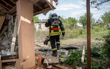 З'явилися кадри наслідків удару РФ по житловому масиву у Сумах