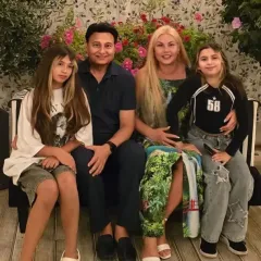Камалія з ексчоловіком і доньками порозважалася в Італії та показала, як їх зустріли друзі