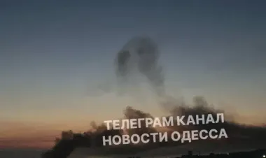 В Одесі пролунали вибухи: спалахнули пожежі — моніторингові канали