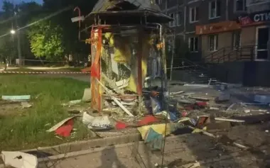 Ruscists attacked Chernihiv, hitting residential area and enterprise, four people injured. PHOTOS