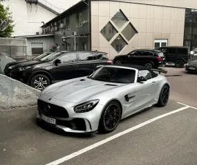 Их выпустили всего 750: в Киеве появился экстремальный суперкар Mercedes (фото)