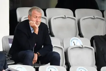 Government threatens to sue ex-Chelsea owner over frozen £2.5bn