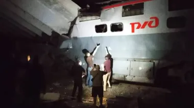 "РЖД" після обвалу мосту в Брянській області радить пасажирам не спати головою до вікна – росЗМІ