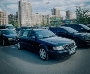Спорткар для семьи: в Киеве заметили редкий заряженный Audi 90-х (фото)