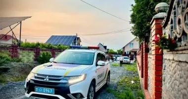 На Житомирщині чоловік із ножем напав на перехожого і поліцейського