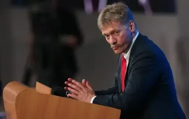 Компромиссы на переговорах возможны, но встреча Путина, Трампа и Зеленского — под сомнением, — Песков