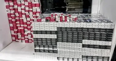 На Буковині водій автобуса намагався незаконно перевезти до Румунії понад 2 тис. пачок сигарет