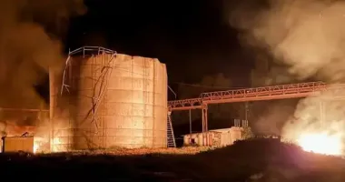 На Сумщині після атаки ворожих дронів загорівся біоетанольний завод