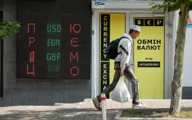 НБУ різко знизив курс долара