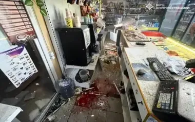 Grocery store hit in Russian strike on Nikopol, three injured. PHOTOS