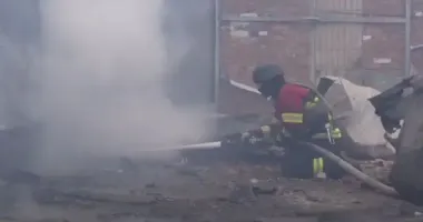 Росіяни вдарили по Сумах безпілотниками: рятувальники гасили пожежу, є постраждалий