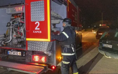 Нічний удар РФ по Харкову: рятувальники показали фото та відео рятувальної операції