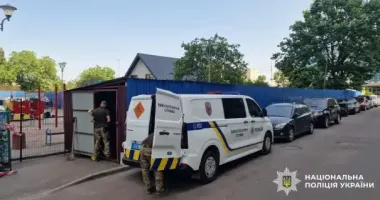 В Киеве взорвался мусорный бак: пострадали два человека