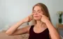 Омолодження без ботоксу: названо вправи, які приберуть зморшки навколо очей