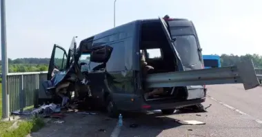 Жахлива ДТП на Рівненщині: відбійник пройшов крізь авто