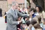 Женщина попросила короля Испании подписать справку для дочери: его реакция стала вирусной в сети