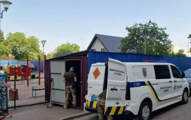 У Києві щось вибухнуло у смітнику: постраждали люди